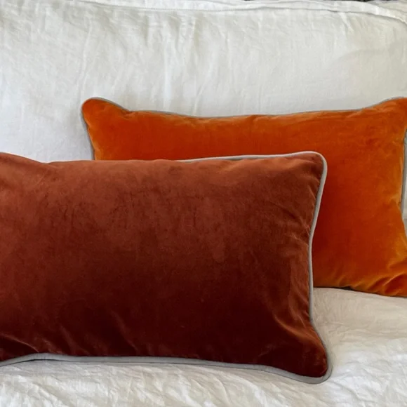 Room&Board 2 Felix Velvet Two-Tone Pillow Covers Sienna 20”w 13”h - Picture 3 of 5